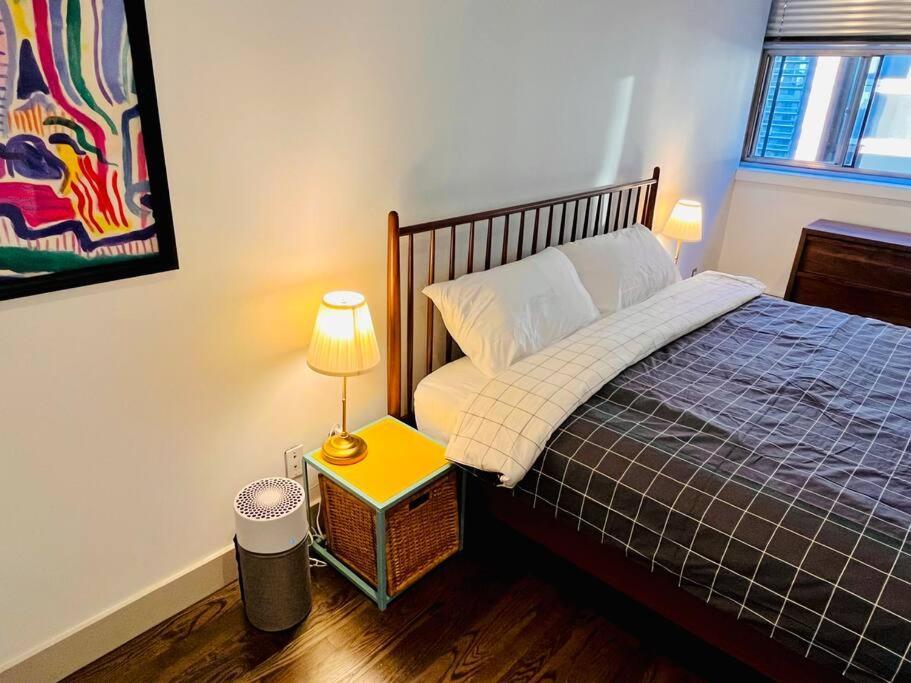 Sunny Penthouse On 17Th Ave, 1 Bedroom, 1 Loft Bed With Ladder, 1 Sofa Bed, Sleeps 6, Downtown คาลการี ภายนอก รูปภาพ